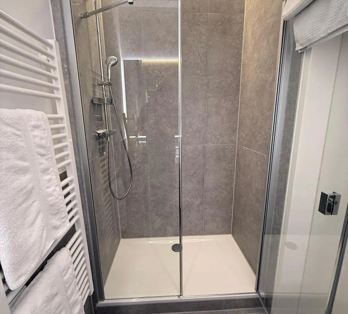 Stylish Renovated Apartment In Central Location Munich