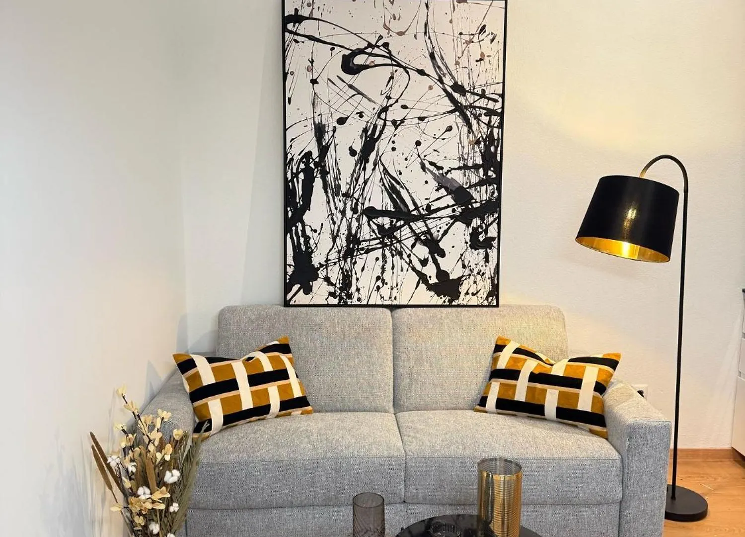 Stylish Renovated Apartment In Central Location Munich