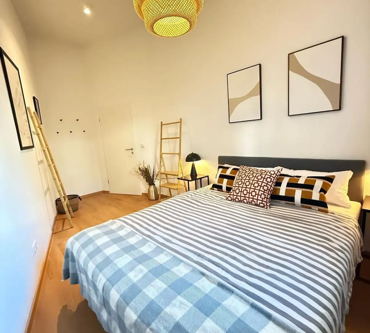 Stylish Renovated Apartment In Central Location Munich