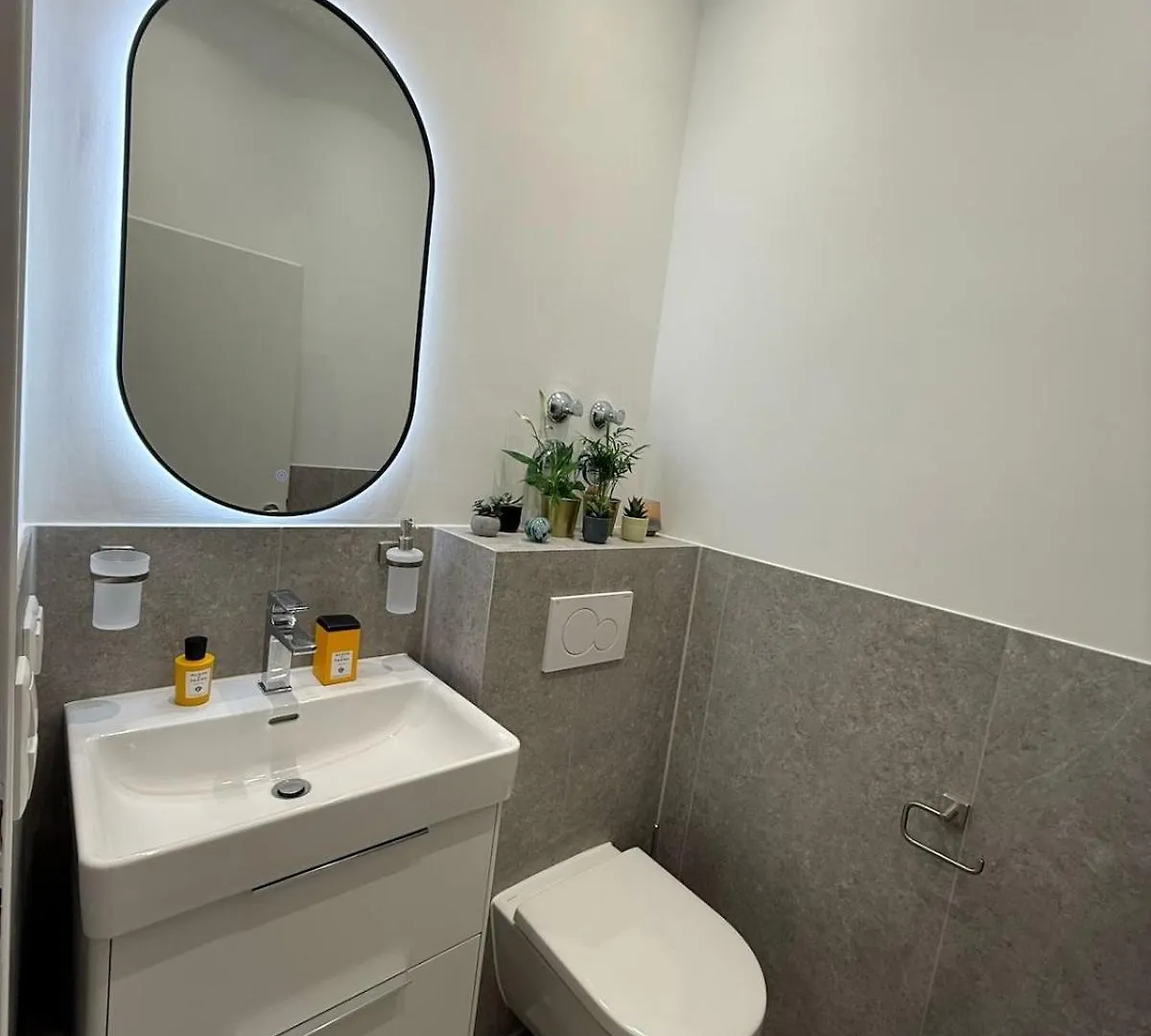 Stylish Renovated Apartment In Central Location Munich