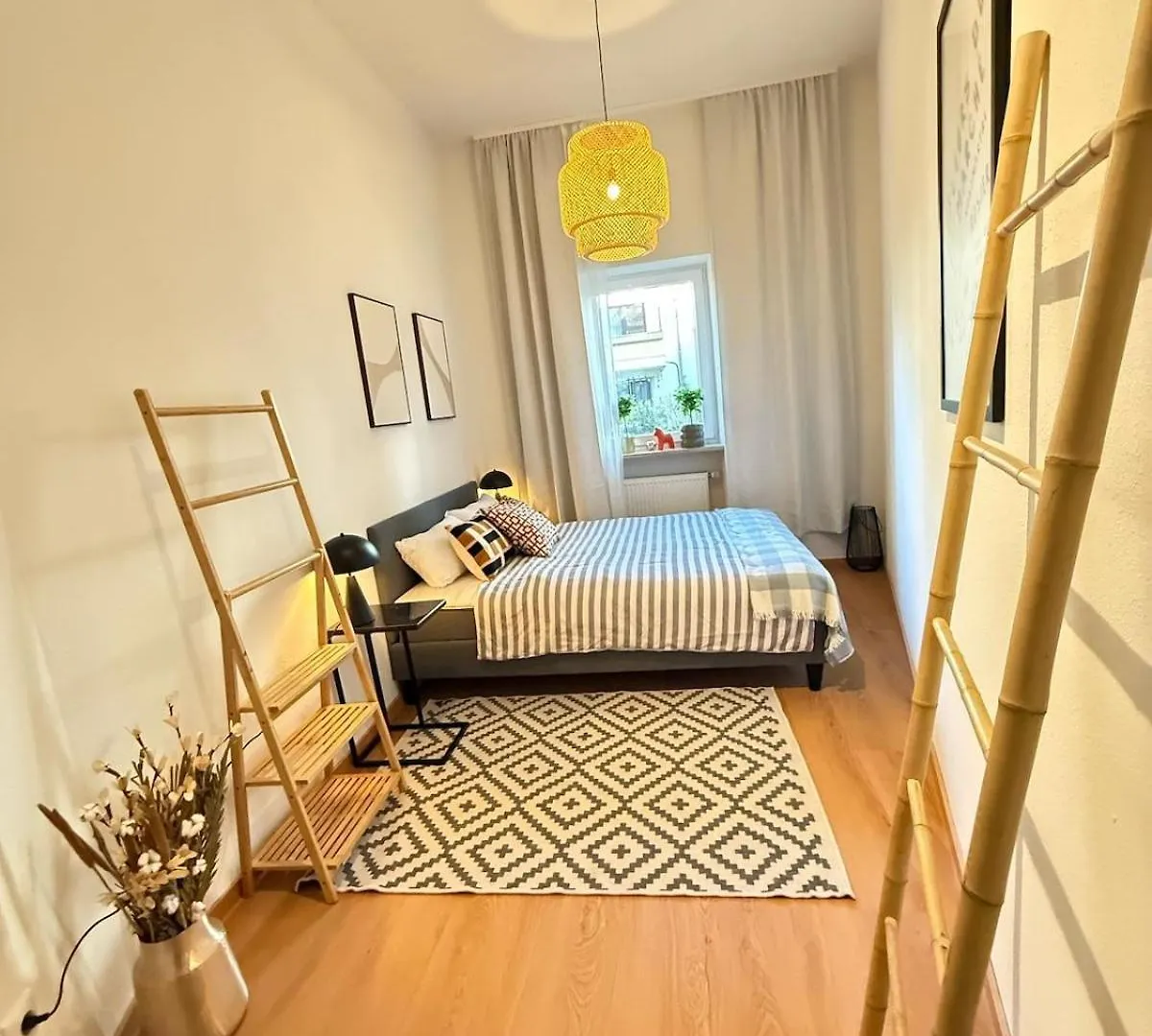 Stylish Renovated Apartment In Central Location Munich