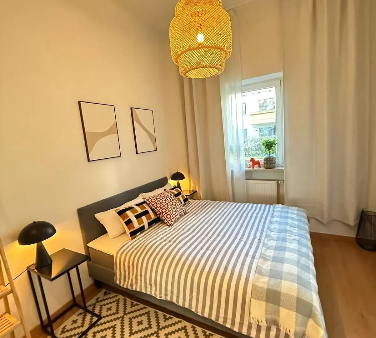 Stylish Renovated Apartment In Central Location Munich