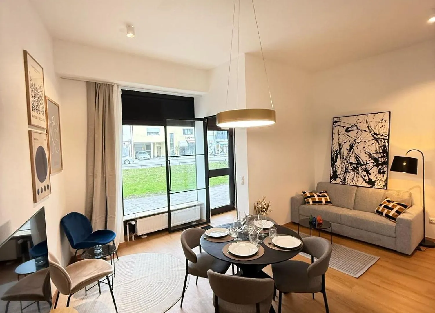 Stylish Renovated Apartment In Central Location Munich